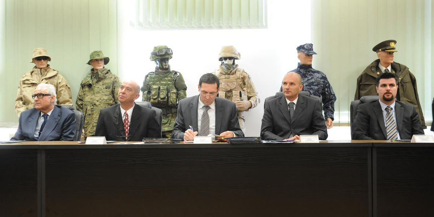 Potpisani ugovori za nabavu vojne opreme u vrijednosti 32,5 milijuna kuna, foto: morh.hr