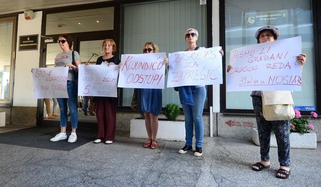 Samo pet prosvjednica ispred Ministarstva zdravstva: ‘Ministar je direktno kriv!’