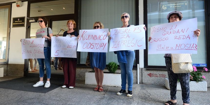 Samo pet prosvjednica ispred Ministarstva zdravstva: ‘Ministar je direktno kriv!’
