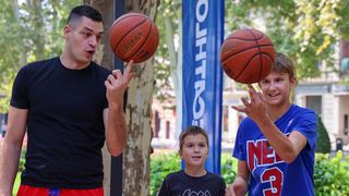 Druženje s košakašima povodom 60. rođendana Dražena Petrovića Druženje s košakašima povodom 60. rođendana Dražena Petrovića