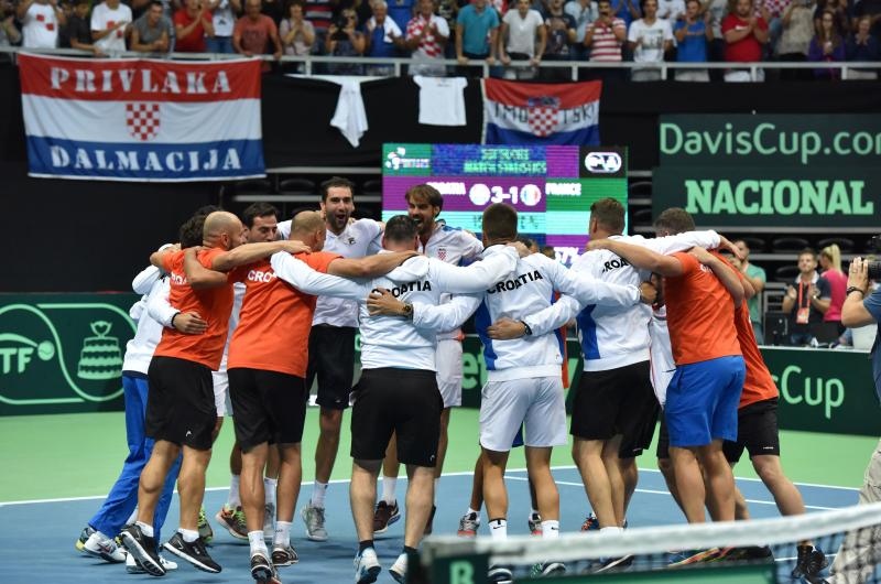 Davis Cup: Fešta nakon pobjede Marina Čilića nad Richardom Gasquetom i osiguranog plasmana u finale Davis Cupa. Photo: Hrvoje Jelavić/PIXSELL