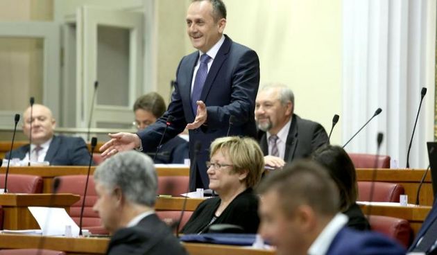 Zagreb – Sabor je 2. sjednicu nastavio raspravom o Godisnjem izvjescu o radu Drzavne komisije za kontrolu postupaka javne nabave za 2014. godinu. Prije te rasprave trazna je stanka za raspravu o stanju u Sigurnosno obavijestanoj agenciji. Drago Prgomet. P