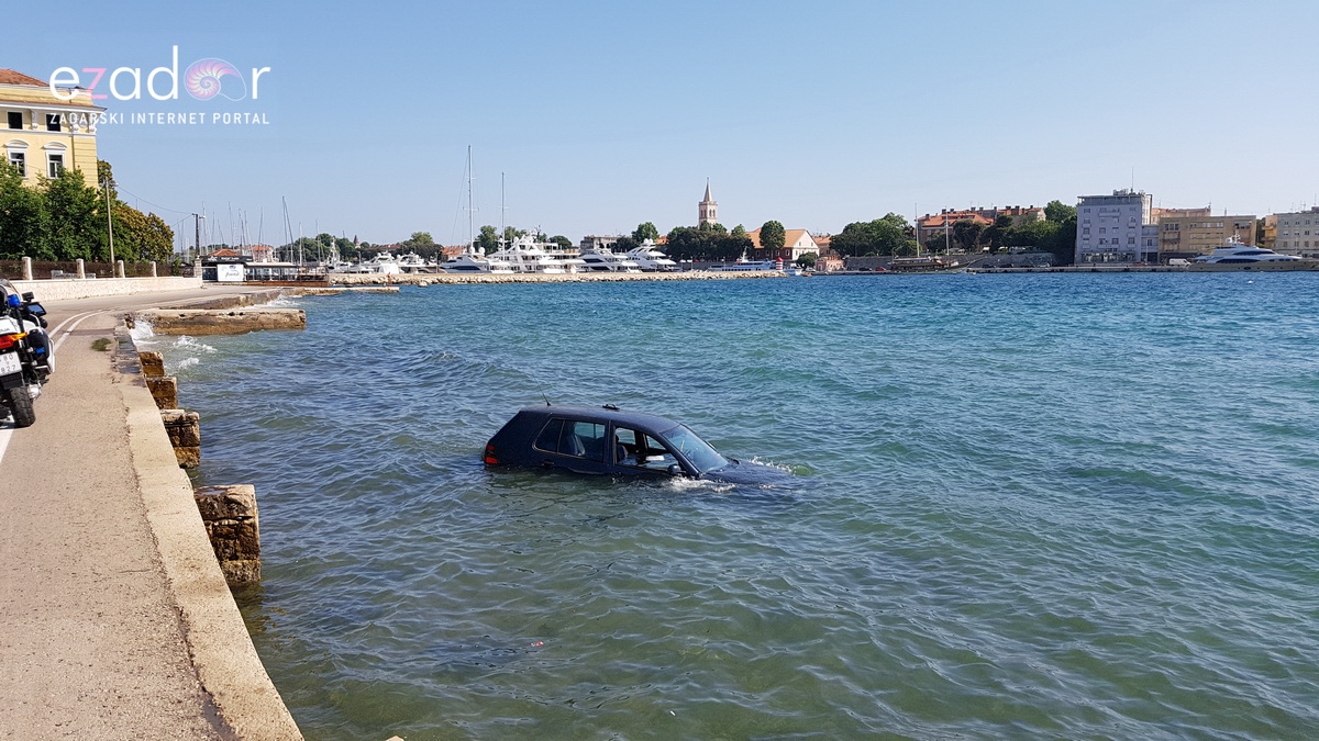 Divljao golfom po Brodarici pa završio u moru kod HAZU-a Divljao golfom po Brodarici pa završio u moru kod HAZU-a