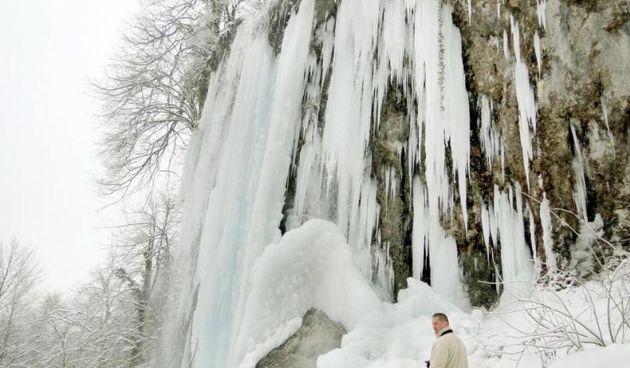 Papuk – Zima, hladnoca, ledeno. Tridesetmetarski slap Skakavac okovan s desetak tona leda. Photo: Maja Santosi/PIXSELL