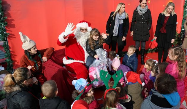 Djed Mraz podijelio poklone u Viru