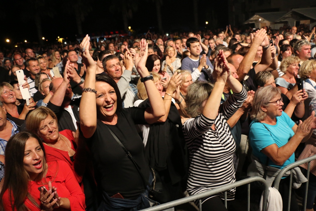 Tony Cetinski priredio spektakl za kraj Virskog ljeta