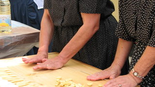 Crna ovca u Baški na otoku Krku Crna ovca u Baški na otoku Krku