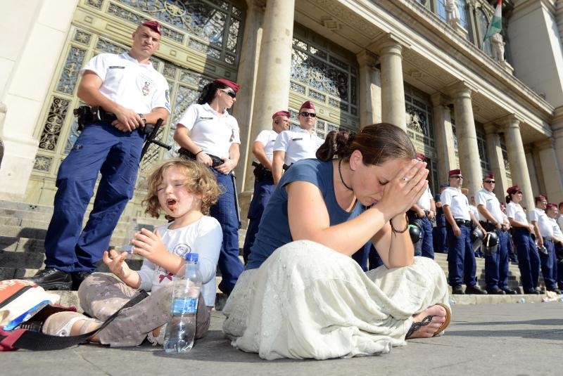 Izbjeglice i imigranti na željezničkom kolodvoru Keleti ulicama Budimpešte, Photo: Marko Jurinec/PIXSELL Izbjeglice i imigranti na željezničkom kolodvoru Keleti ulicama Budimpešte, Photo: Marko Jurinec/PIXSELL