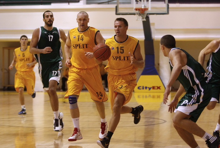 Split, 141011.
Dvorana Gripe.
Kosarkaska utakmica A-1 lige: Split – Borik
Na slici: Ivan Mimica (14), Ante Grgurevic (15)
Foto: Vojko Basic / CROPIX Split, 141011.
Dvorana Gripe.
Kosarkaska utakmica A-1 lige: Split – Borik
Na slici: Ivan Mimica (14), Ante Grgurevic (15)
Foto: Vojko Basic / CROPIX