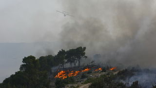 Split 140711.
Veliki pozar izbio je na otoku Bracu.
Foto: Vladimir Dugandzic / CROPIX Split 140711.
Veliki pozar izbio je na otoku Bracu.
Foto: Vladimir Dugandzic / CROPIX
