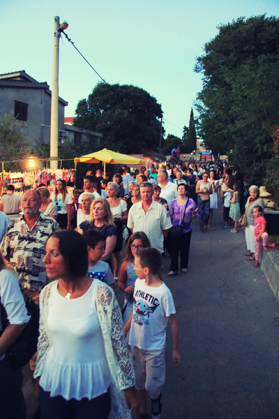 Proslava blagdana Velike Gospe: središnja večernja misa i procesija ulicama Belafuže Proslava blagdana Velike Gospe: središnja večernja misa i procesija ulicama Belafuže