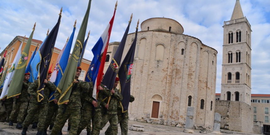 Svečani mimohod postrojbi u povodu proslave 23. obljetnice VRO Maslenica. Foto: Iva Perinčić Svečani mimohod postrojbi u povodu proslave 23. obljetnice VRO Maslenica. Foto: Iva Perinčić