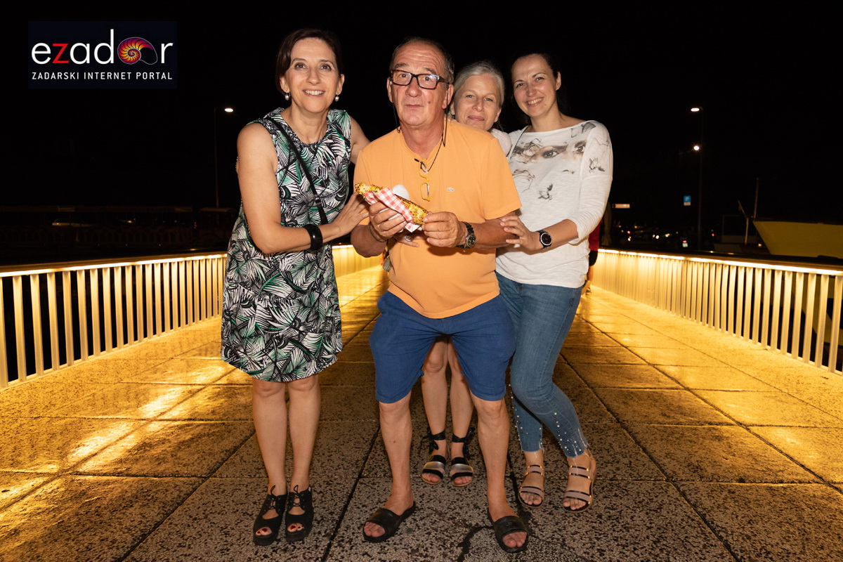 Čudesna noć: Velika fešta ulicama Zadra nakon plasmana Vatrenih u finale SP Čudesna noć: Velika fešta ulicama Zadra nakon plasmana Vatrenih u finale SP