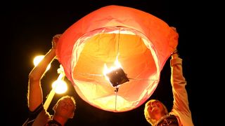 U Vodicama pušteni lampioni za tragično stradale vatrogasce na Kornatima U Vodicama pušteni lampioni za tragično stradale vatrogasce na Kornatima