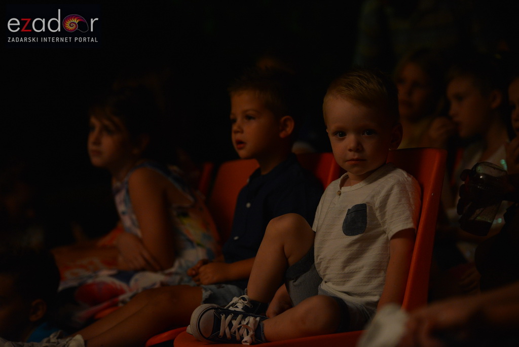 Stanarska fešta 2017: Predstava “U zemlji čudesa” Teatra Dragon Stanarska fešta 2017: Predstava “U zemlji čudesa” Teatra Dragon