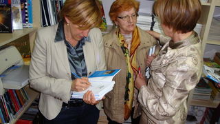 Anita Šupe predstavila knjigu “Istine i laži o hrani” u prepunoj biogradskoj Gradskoj knjižnici. Foto: Gordana Šarić Anita Šupe predstavila knjigu “Istine i laži o hrani” u prepunoj biogradskoj Gradskoj knjižnici. Foto: Gordana Šarić