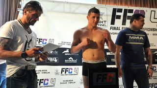 Zadar, 090513.
Sluzbeno vaganje sudionika za borilacki spektakl FFC 04 koji se sutra odrzava u dvorani na Visnjiku.
Foto: Luka Gerlanc / CROPIX Zadar, 090513.
Sluzbeno vaganje sudionika za borilacki spektakl FFC 04 koji se sutra odrzava u dvorani na Visnjiku.
Foto: Luka Gerlanc / CROPIX