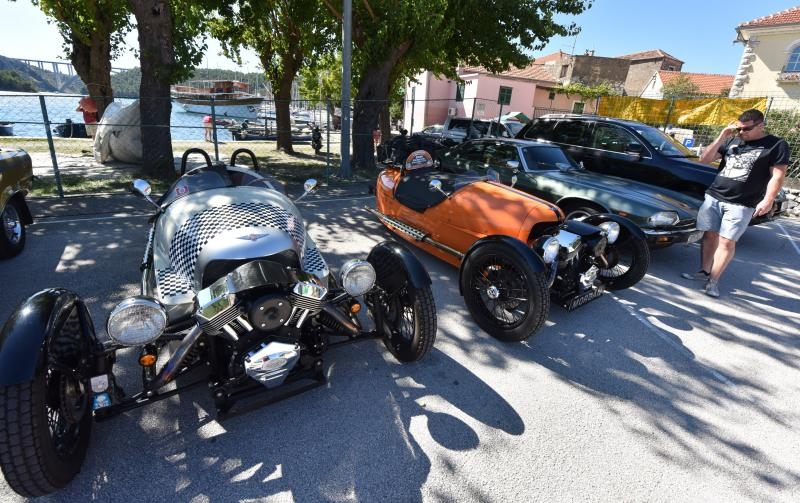 Tisuću kilometara sa oldtimerima Tisuću kilometara sa oldtimerima