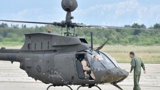 U Zracnoj bazi Zemunik odrzana je prezentacija pocetka letacke obuke na helikopterima OH-58D Kiowa Warrior koji su donacija americke vojske. Prezentaciji je naocio ministar obrane RH Damir Krsticevic koji je sudjelovao u trenaznom letu