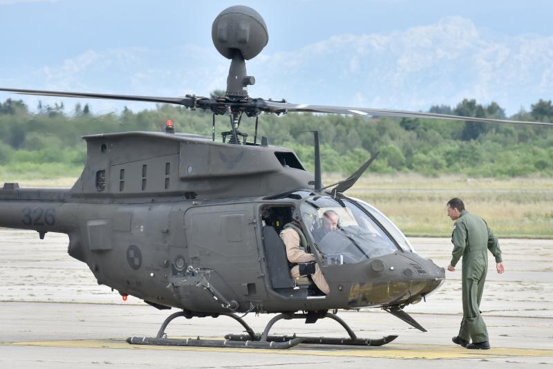 U Zracnoj bazi Zemunik odrzana je prezentacija pocetka letacke obuke na helikopterima OH-58D Kiowa Warrior koji su donacija americke vojske. Prezentaciji je naocio ministar obrane RH Damir Krsticevic koji je sudjelovao u trenaznom letu