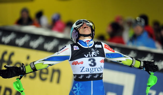 Zagreb, 030112.
Sljeme – Vip Snow Queen Trophy 2012.
Slalomska utrka FIS Svjetskog kupa na Sljemenu za zene.
Na slici: Tina Maze slovenska skijasica drugoplasirana slavi na ciljnoj ravnini.
Foto: Drago Sopta / CROPIX