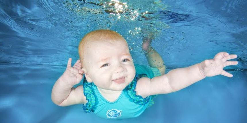 beba u vodi, beba pliva, foto: zena.blic.rs