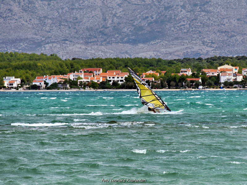 Kite surferi guštaju u Ninu