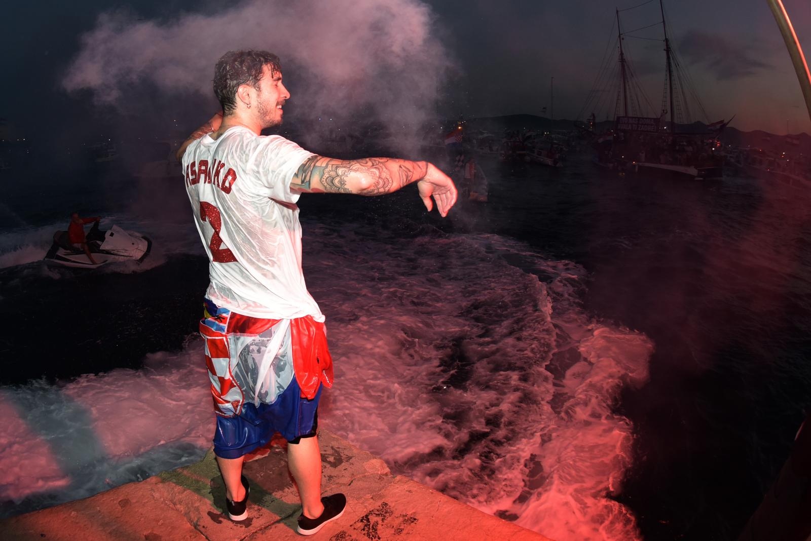 Svečani doček zadarskih Vatrenih: Jedrenjakom Branimir plovili od Gradskog mosta do gata na zadarskoj rivi