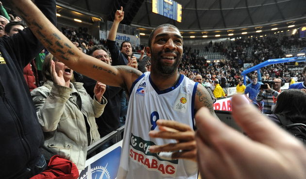 Zadar, 191212.
Dvorana Kresimir Cosic. 
14. kolo ABA lige. 
Utakmica KK Zadar – KK Partizan.
Na fotografiji: Romeo Travis je zabio pobjednicki kos .
Foto: Luka Gerlanc / CROPIX