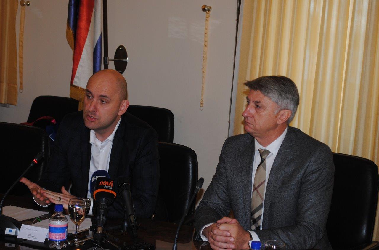 Ministar Tolušić potpisao ugovore za sanaciju šteta od poplave Ministar Tolušić potpisao ugovore za sanaciju šteta od poplave