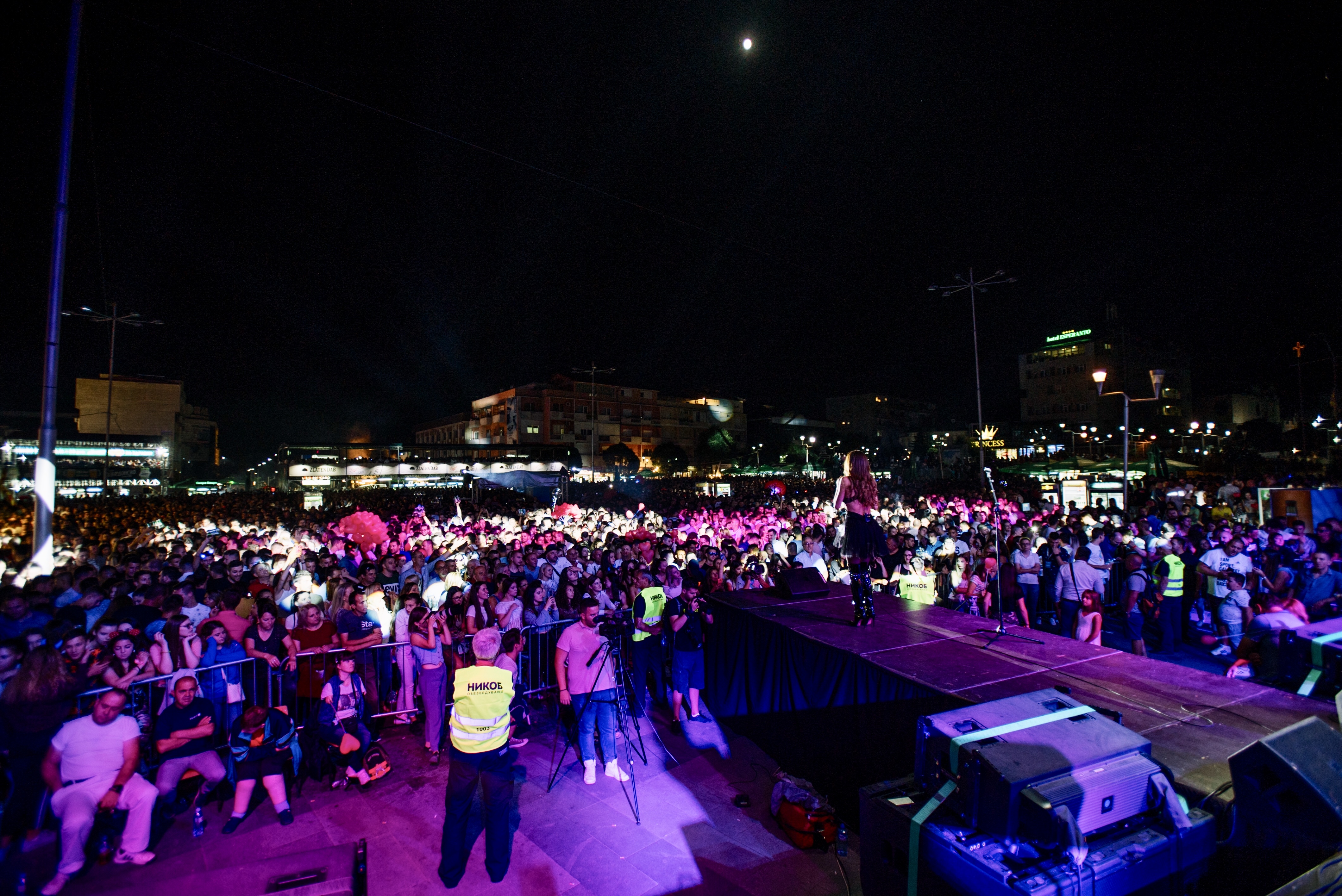 Severina spektakularnim koncertom oduševila 50 tisuća Makedonaca