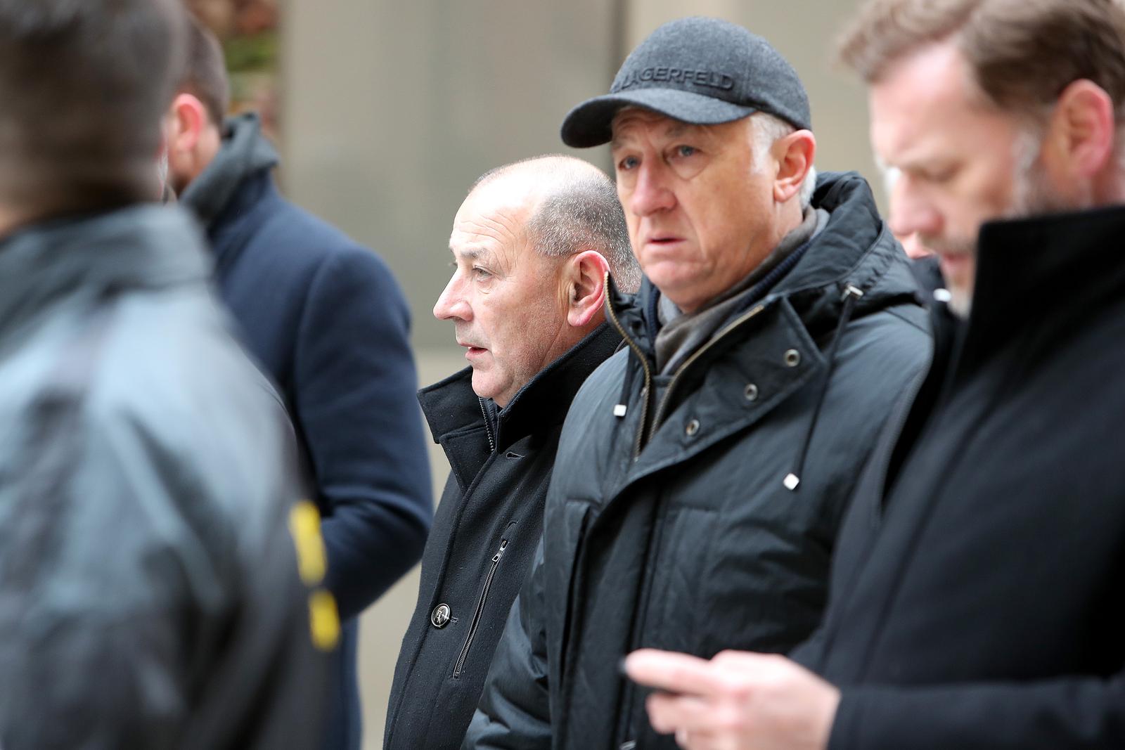 Mimohod pripadnika OSRH i MUP-a s ratnim zastavama povodom 30. obljetnice VRO Maslenica Mimohod pripadnika OSRH i MUP-a s ratnim zastavama povodom 30. obljetnice VRO Maslenica