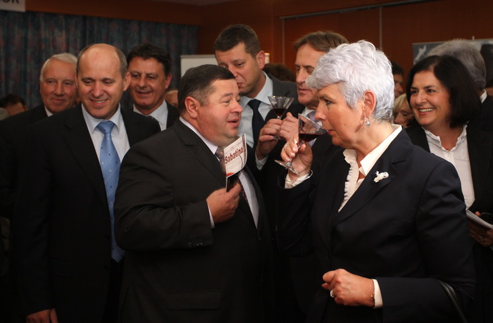 Zadar, 031111. 
Hotel Kolovare.
Predsjednica Vlade RH  Jadranka Kosor u drustvu svojih ministara Bozidara Kalmete, Petra Cobankovica, Jasena Mesica i Branka Bacica otvorila je 21. medjunarodnu manifestaciju vinogradara i vinara Sabatina 2011.
Na slici: Pe