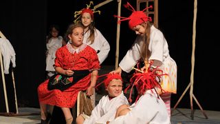 Diklo: “Šuma Striborova” u izvedbi kazališne radionice Donatolina, foto: Iva Perinčić Diklo: “Šuma Striborova” u izvedbi kazališne radionice Donatolina, foto: Iva Perinčić