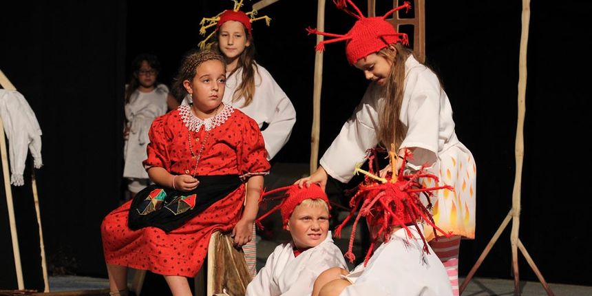 Diklo: “Šuma Striborova” u izvedbi kazališne radionice Donatolina, foto: Iva Perinčić Diklo: “Šuma Striborova” u izvedbi kazališne radionice Donatolina, foto: Iva Perinčić