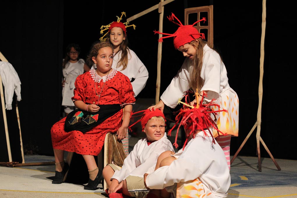 Diklo: “Šuma Striborova” u izvedbi kazališne radionice Donatolina, foto: Iva Perinčić Diklo: “Šuma Striborova” u izvedbi kazališne radionice Donatolina, foto: Iva Perinčić