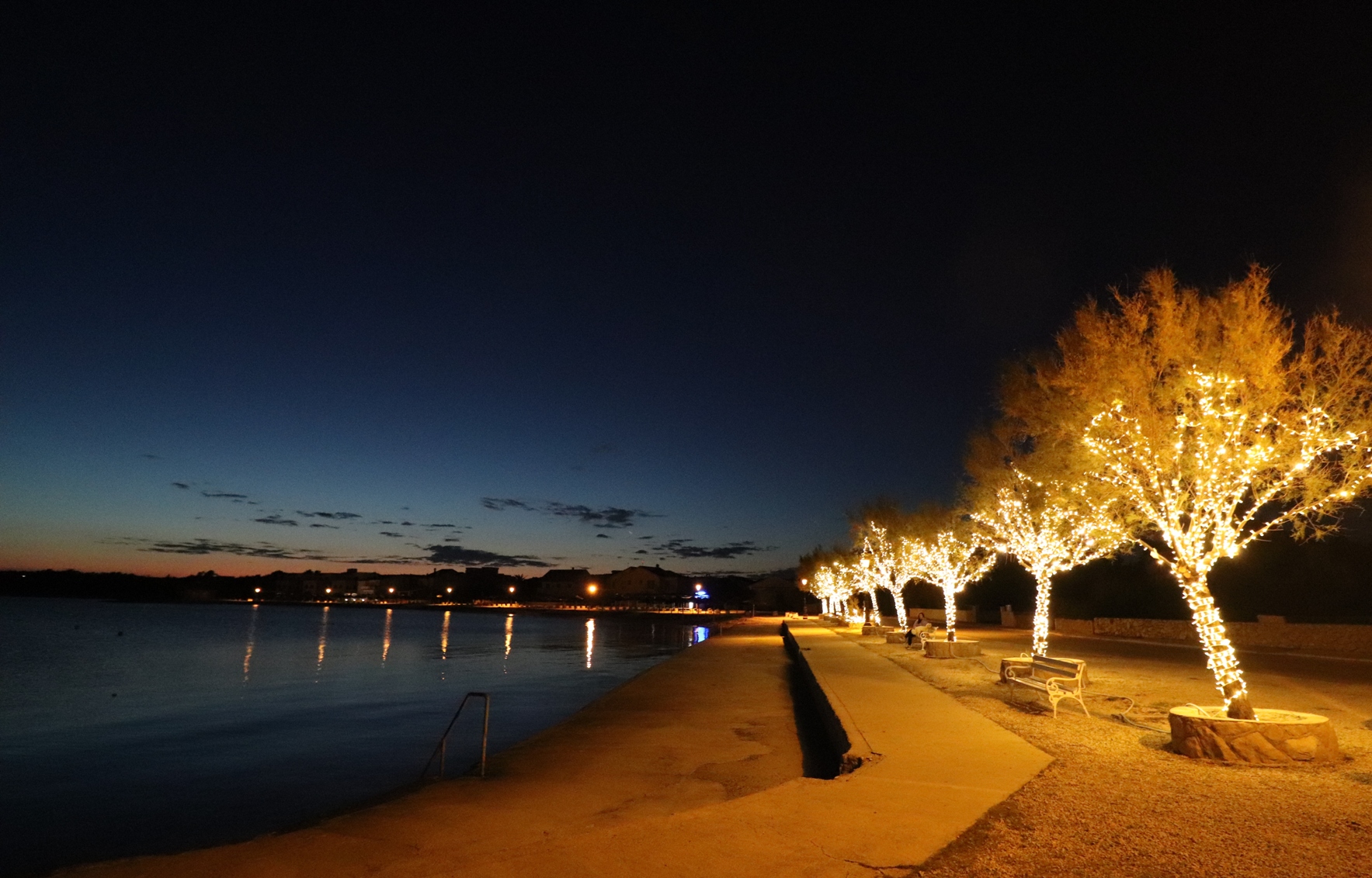 Božićna svjetla i adventski ugođaj na Viru