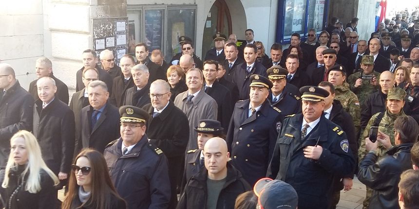 General Ante Gotovina u mimohodu postrojbi