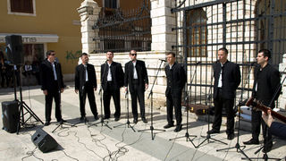 Klapa Kadena na Narodnom trgu, 12. travnja 2009.