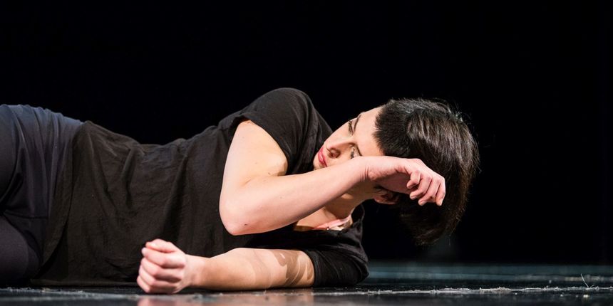 Petra Hrašćenec u plesnom projektu “Anatomija mačke” Petra Hrašćenec u plesnom projektu “Anatomija mačke”