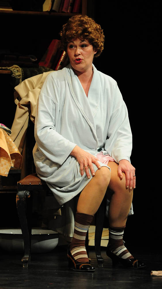 Zadar, 18.02.2013. snimio: Nenad Marčev
premijera HNK Zadar
Nikolaj Koljada: KOKOŠ, komedija
redatelj: Dražen Ferenčina
Igraju: Jasna Ančić, Tamara Šoletić, Žana Bumber,
Ivica Jončić, Mirko Šatalić,
Vinko Radovčič, Mimi Zadarski, Anto Zadar, 18.02.2013. snimio: Nenad Marčev
premijera HNK Zadar
Nikolaj Koljada: KOKOŠ, komedija
redatelj: Dražen Ferenčina
Igraju: Jasna Ančić, Tamara Šoletić, Žana Bumber,
Ivica Jončić, Mirko Šatalić,
Vinko Radovčič, Mimi Zadarski, Anto