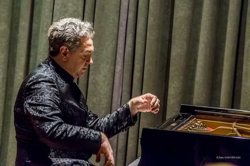 LOvro Pogorelić: “Kavalir za klavirom” u Svečanoj dvorani Sveučilišta u Zadru LOvro Pogorelić: “Kavalir za klavirom” u Svečanoj dvorani Sveučilišta u Zadru