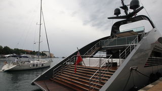 Zadar, 300611.
Neobicna jahta Ocean Emarald u zadarskoj marini Tankerkomerc. Jahta plovi pod zastavom Velike Britanije a dudacka je 36 metara.
Foto: Vladimir Ivanov / CROPIX Zadar, 300611.
Neobicna jahta Ocean Emarald u zadarskoj marini Tankerkomerc. Jahta plovi pod zastavom Velike Britanije a dudacka je 36 metara.
Foto: Vladimir Ivanov / CROPIX