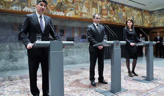 Ljubljana (Slovenija), 020413.Premijer RH Zoran Milanovic u posjeti slovenskim institucijama vlasti. Nakon ratificiranja Ugovora o pristupanju Hrvatske u EU, premijer Zoran Milanovic, predsjednik slovenskog parlamenta Janko Veber, te slovenska premijerka