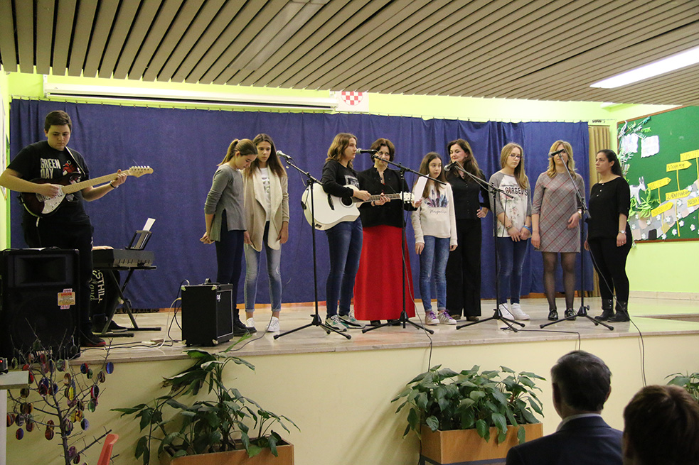 OŠ Stanovi- humanitarni klapski koncert