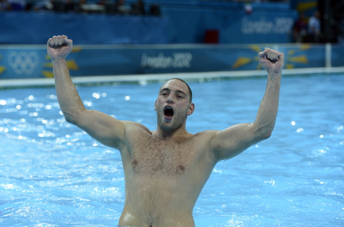 London, 120812.
Vaterpolo Arena.
Hrvatska muska vaterpolo reprezentacija igra finalnu utakmicu protiv Italije tijekom Olimpijskih Igara u Londonu.
Na fotografiji: Hrvatska je osvojila zlatnu medalju, Paulo Obradovic.
Foto: Drago Sopta / CROPIX London, 120812.
Vaterpolo Arena.
Hrvatska muska vaterpolo reprezentacija igra finalnu utakmicu protiv Italije tijekom Olimpijskih Igara u Londonu.
Na fotografiji: Hrvatska je osvojila zlatnu medalju, Paulo Obradovic.
Foto: Drago Sopta / CROPIX