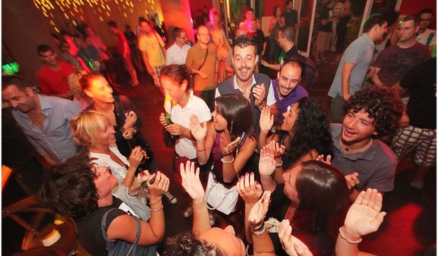 Q bar, party, ples, zabava