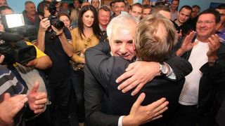 Nakon objave prvih izbornih rezultata nastalo je slavlje u stožeru HDZ-a i kolacijskih partnera. Slavila se pobjeda Božidara Kalmete, novog gradonačelnika Zadra, te pobjeda Stipe Zrilića, novog/satog župana Zadarske županije. Photo: Dino Stanin/PIXSELL Nakon objave prvih izbornih rezultata nastalo je slavlje u stožeru HDZ-a i kolacijskih partnera. Slavila se pobjeda Božidara Kalmete, novog gradonačelnika Zadra, te pobjeda Stipe Zrilića, novog/satog župana Zadarske županije. Photo: Dino Stanin/PIXSELL