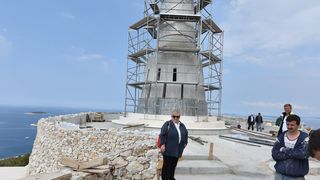 Doneseni i posljedni dijelovi velikoga kipa Gospe od Loreta, glava i kruna Doneseni i posljedni dijelovi velikoga kipa Gospe od Loreta, glava i kruna