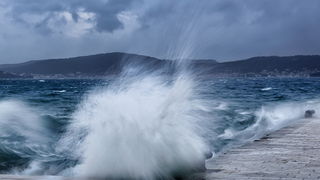 Igra valova na zadarskoj rivi 7. studenog 2014.  Foto: Roberto Lerga